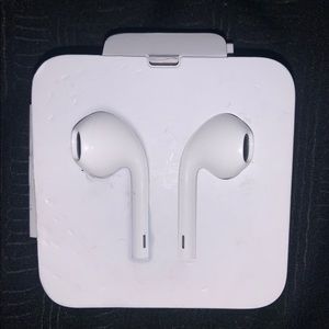 Apple headphones with lightening connector